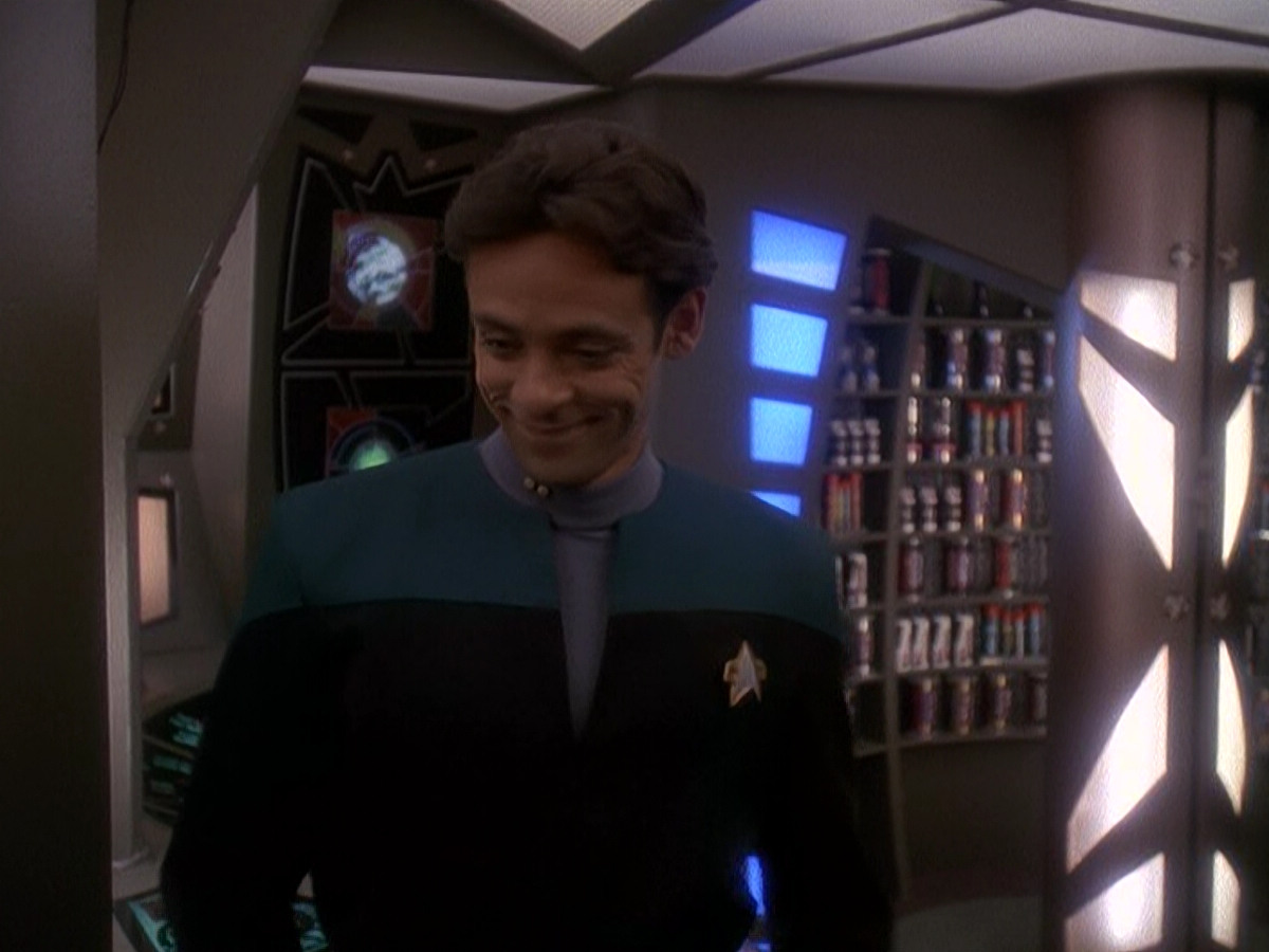 extant_StarTrek_DS9_5x03-LookingForparMachInAllTheWrongPlaces_00945.jpg