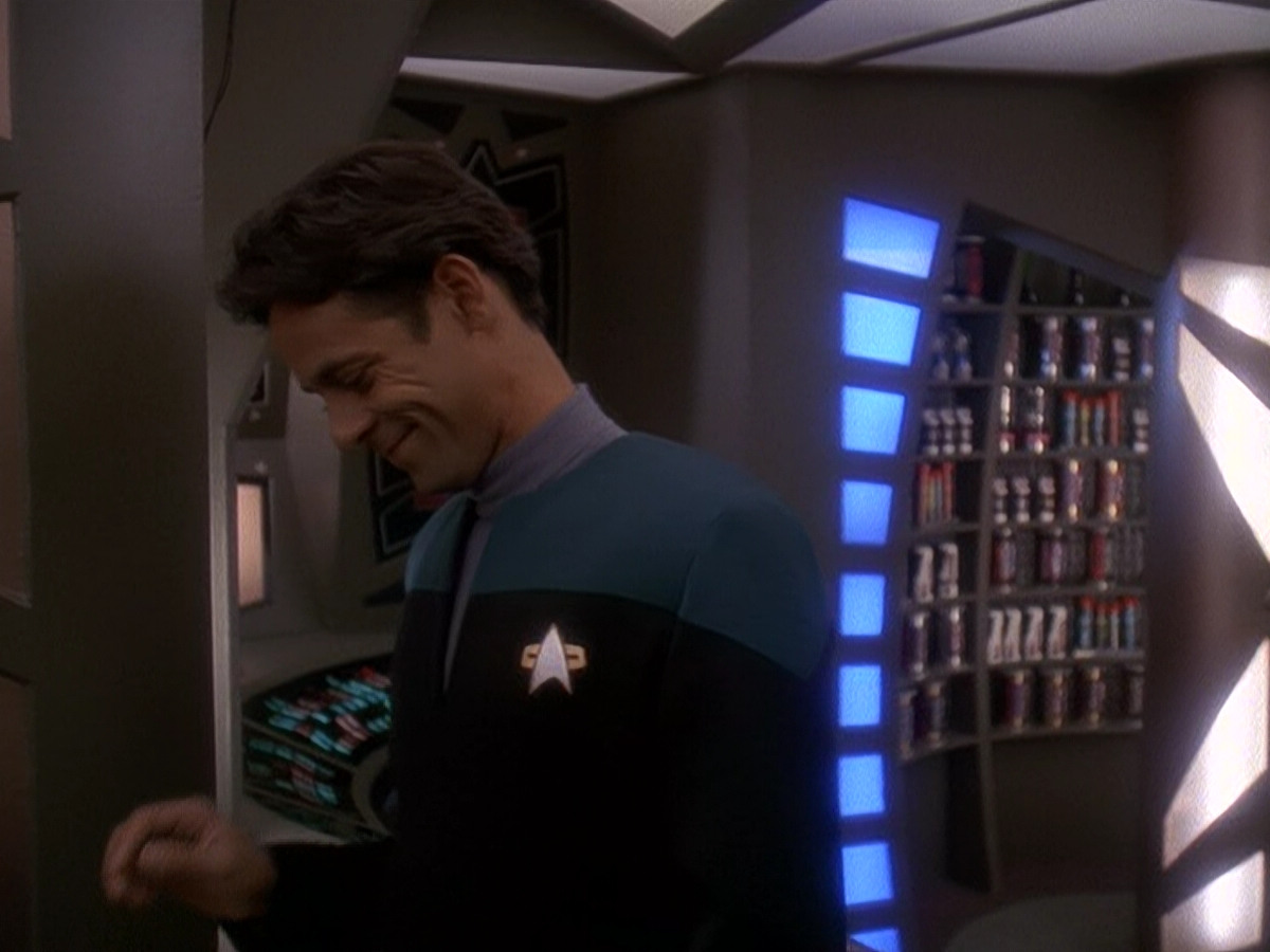 extant_StarTrek_DS9_5x03-LookingForparMachInAllTheWrongPlaces_00947.jpg