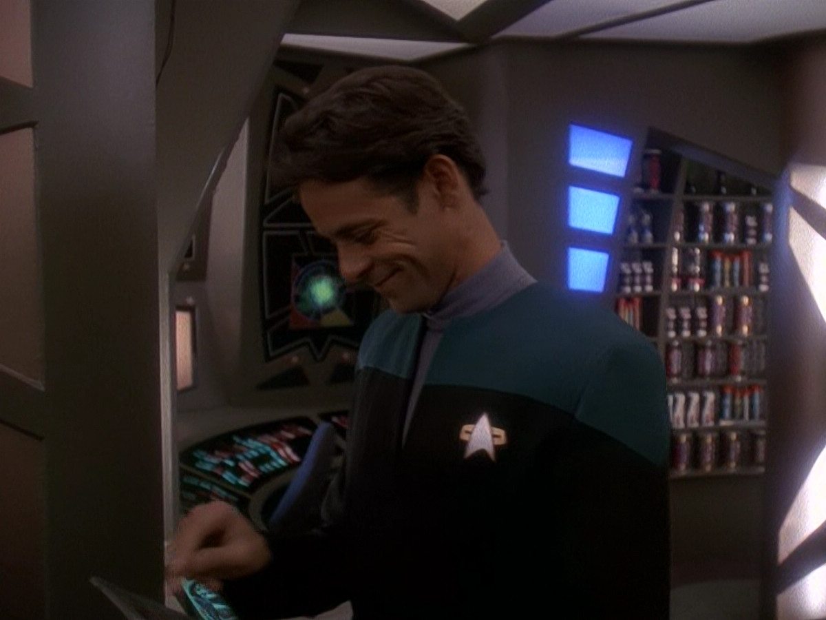 extant_StarTrek_DS9_5x03-LookingForparMachInAllTheWrongPlaces_00948.jpg