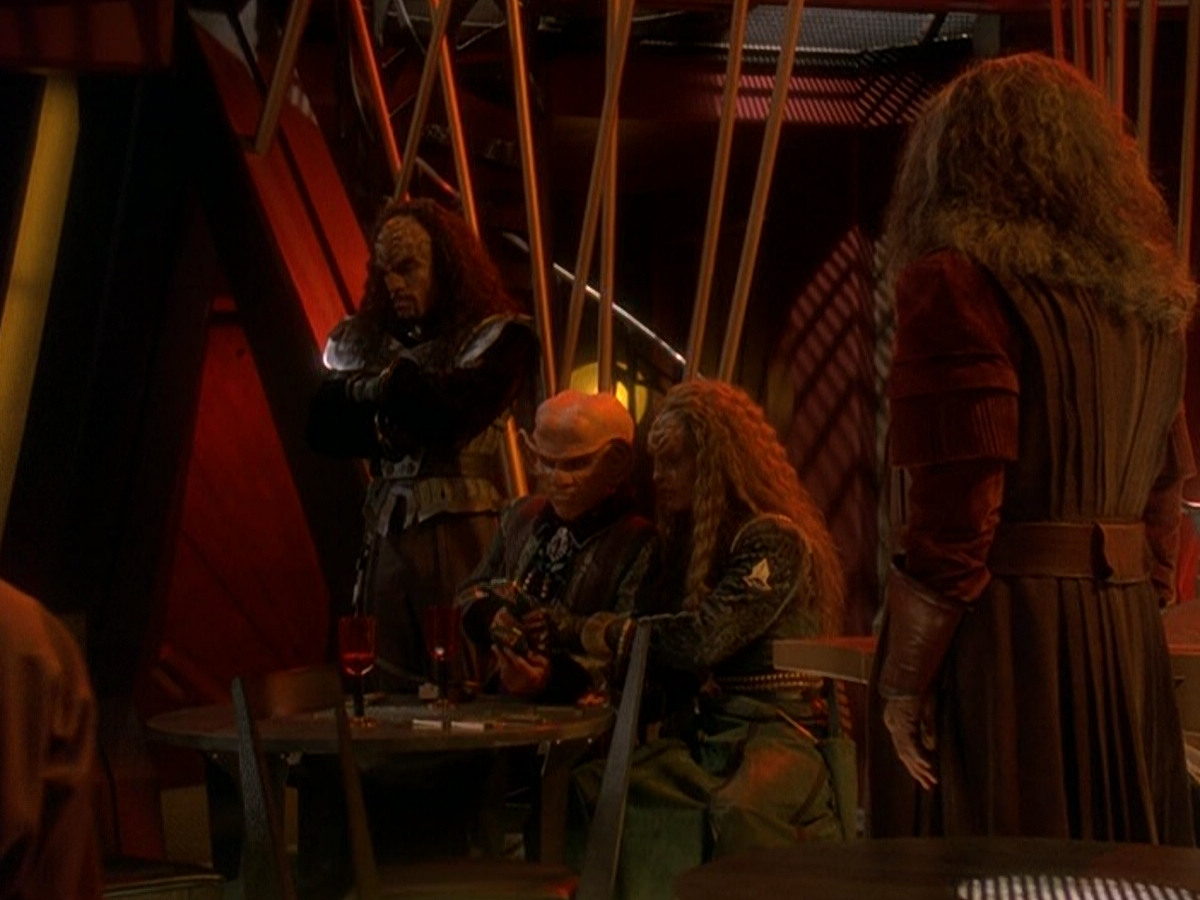 extant_StarTrek_DS9_5x03-LookingForparMachInAllTheWrongPlaces_00957.jpg