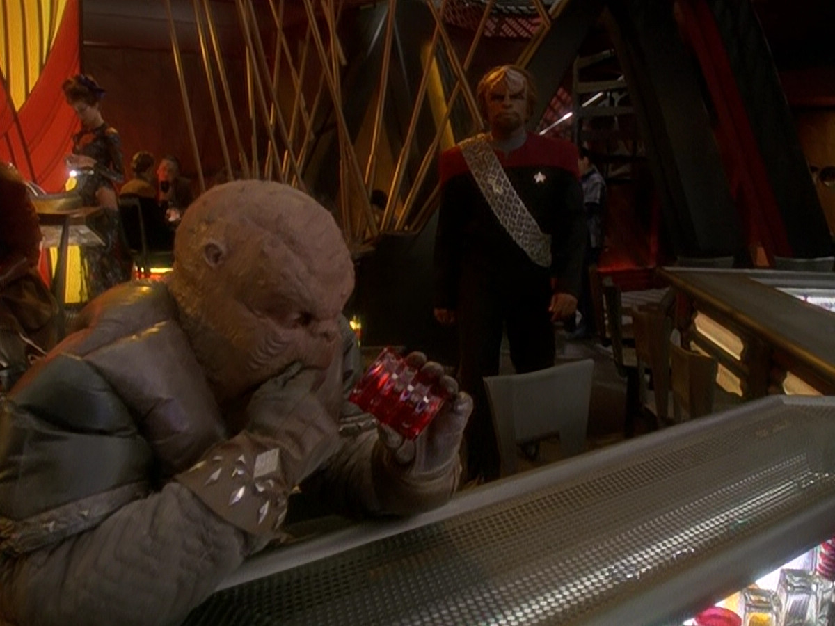 extant_StarTrek_DS9_5x03-LookingForparMachInAllTheWrongPlaces_00977.jpg