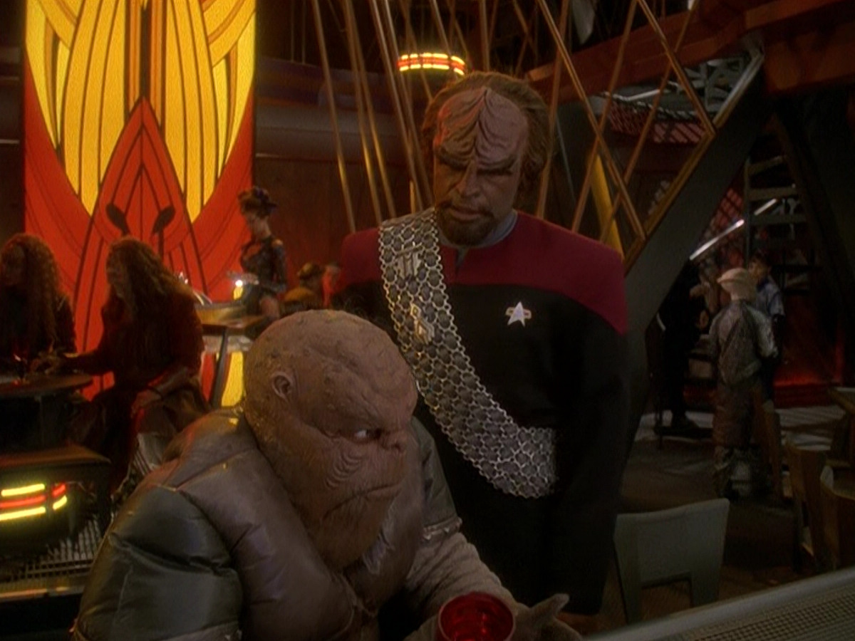 extant_StarTrek_DS9_5x03-LookingForparMachInAllTheWrongPlaces_00986.jpg