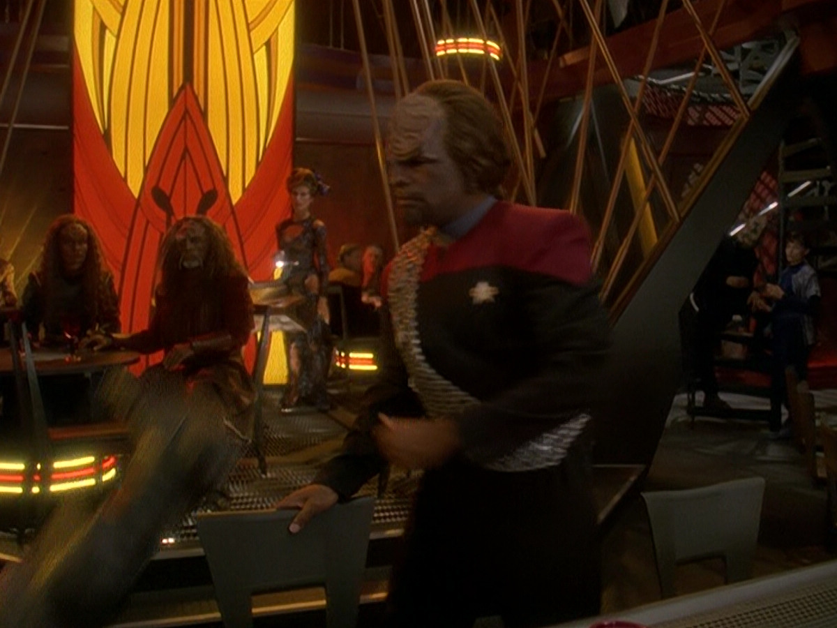 extant_StarTrek_DS9_5x03-LookingForparMachInAllTheWrongPlaces_00991.jpg