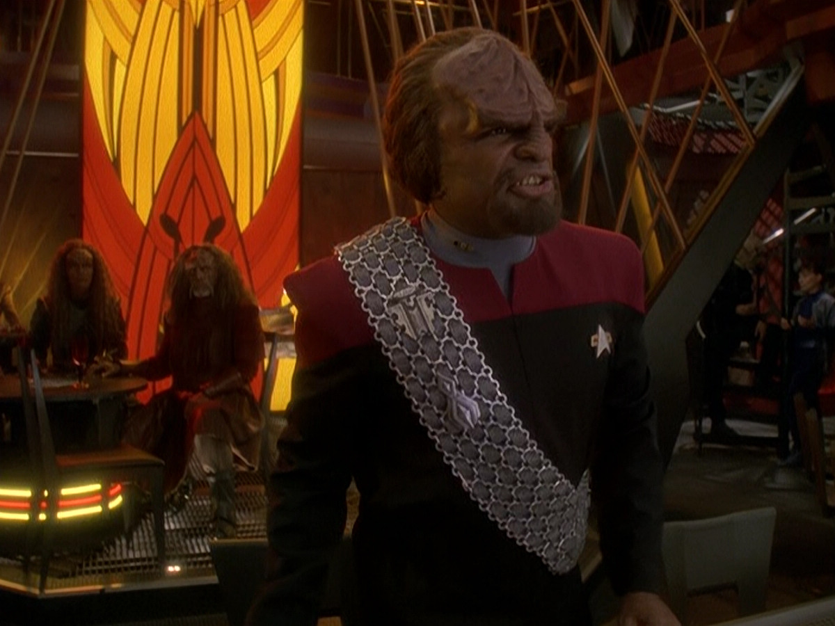 extant_StarTrek_DS9_5x03-LookingForparMachInAllTheWrongPlaces_00994.jpg