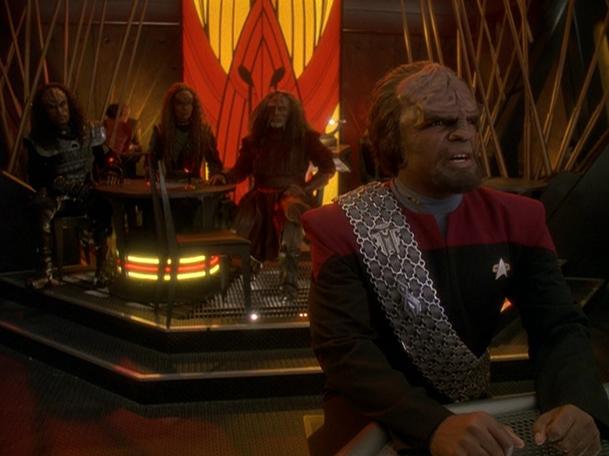 extant_StarTrek_DS9_5x03-LookingForparMachInAllTheWrongPlaces_01005.jpg