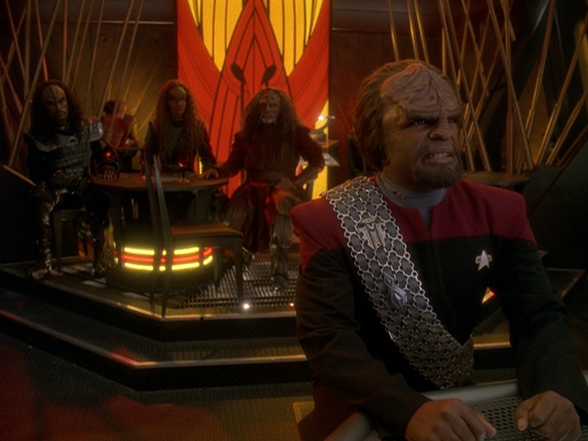 extant_StarTrek_DS9_5x03-LookingForparMachInAllTheWrongPlaces_01006.jpg