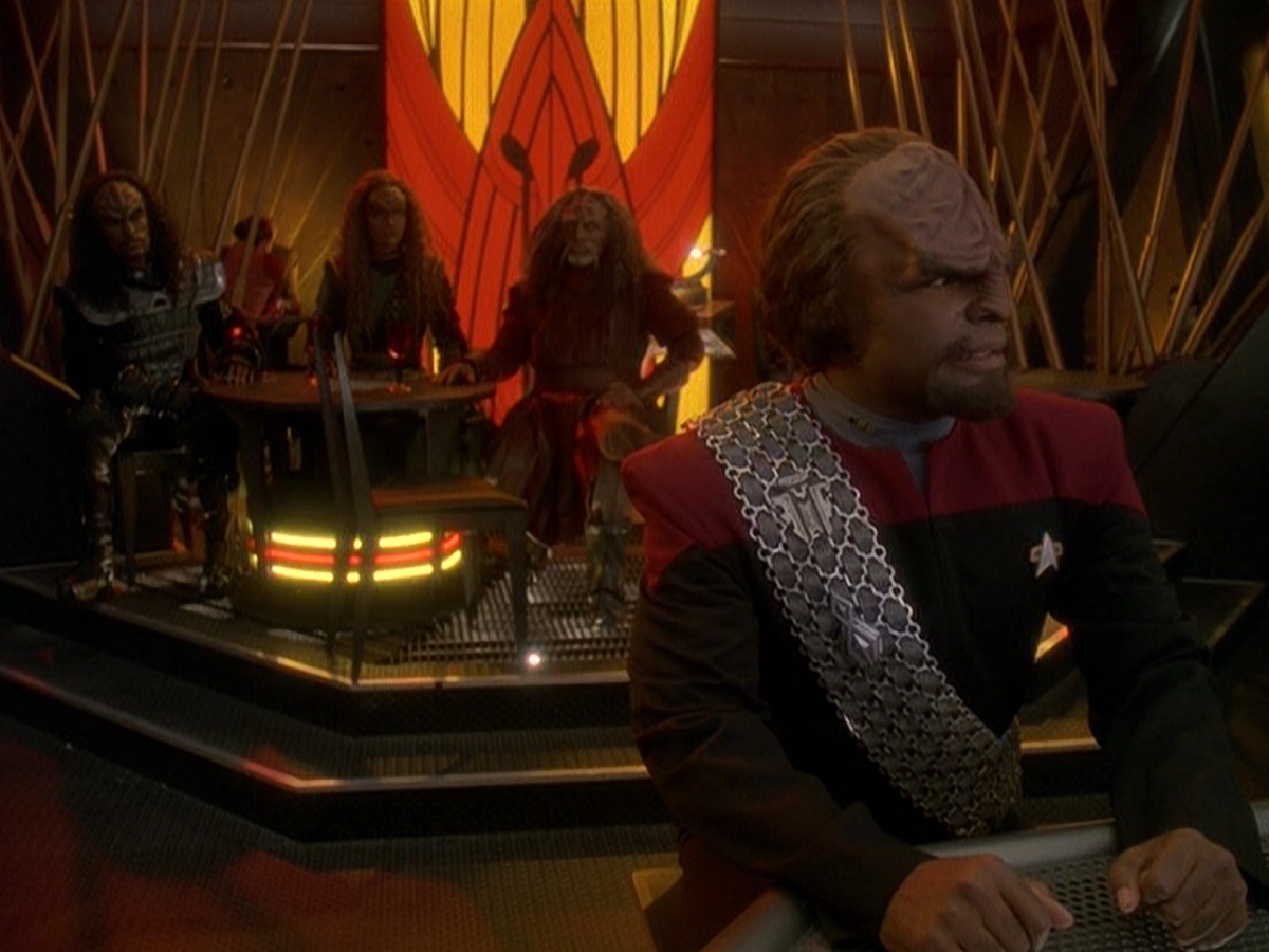 extant_StarTrek_DS9_5x03-LookingForparMachInAllTheWrongPlaces_01009.jpg