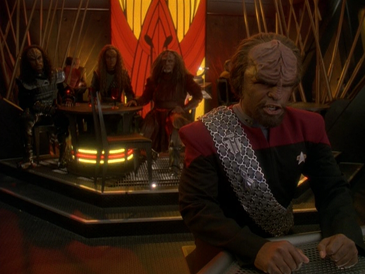 extant_StarTrek_DS9_5x03-LookingForparMachInAllTheWrongPlaces_01012.jpg