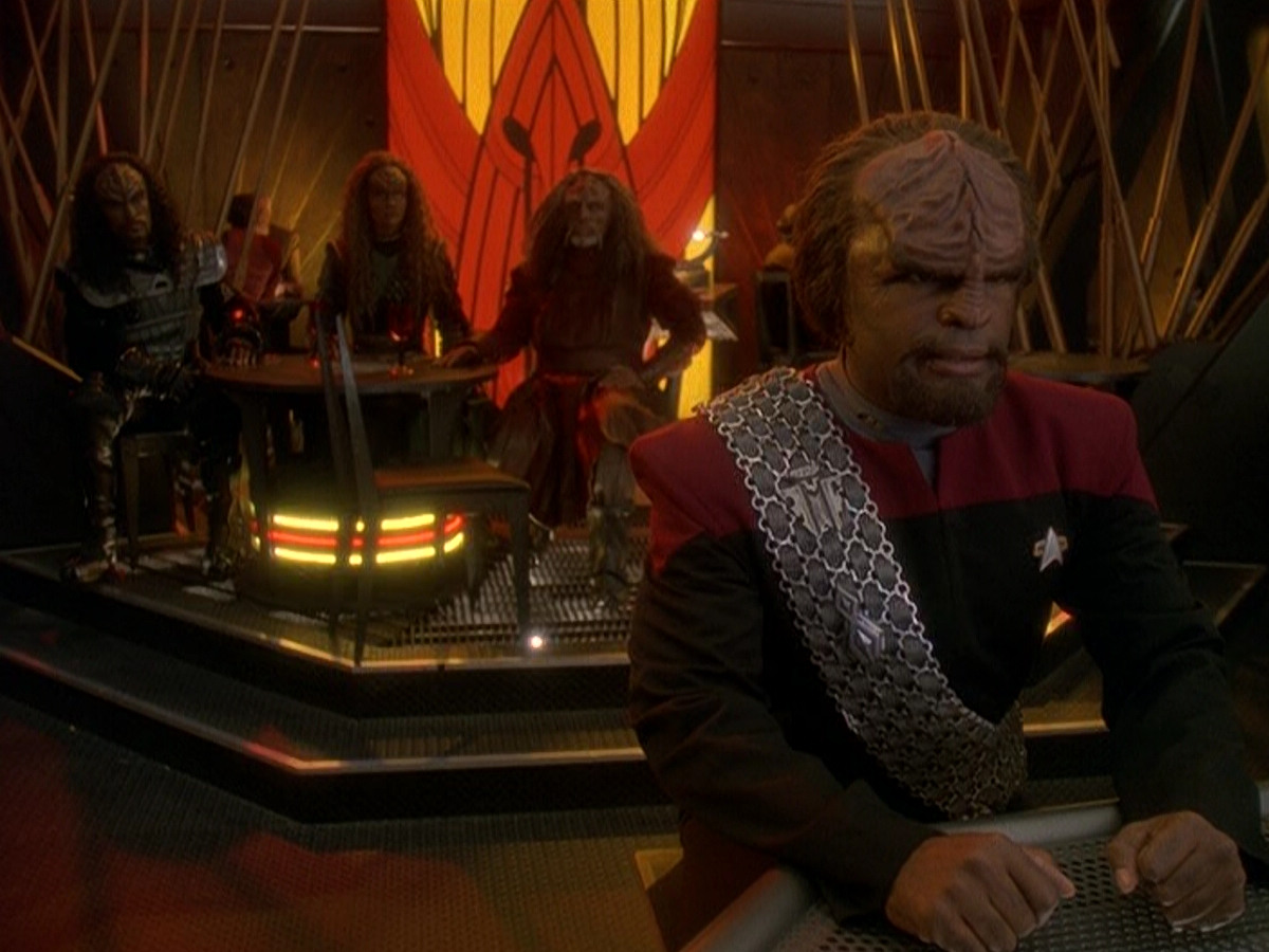 extant_StarTrek_DS9_5x03-LookingForparMachInAllTheWrongPlaces_01014.jpg