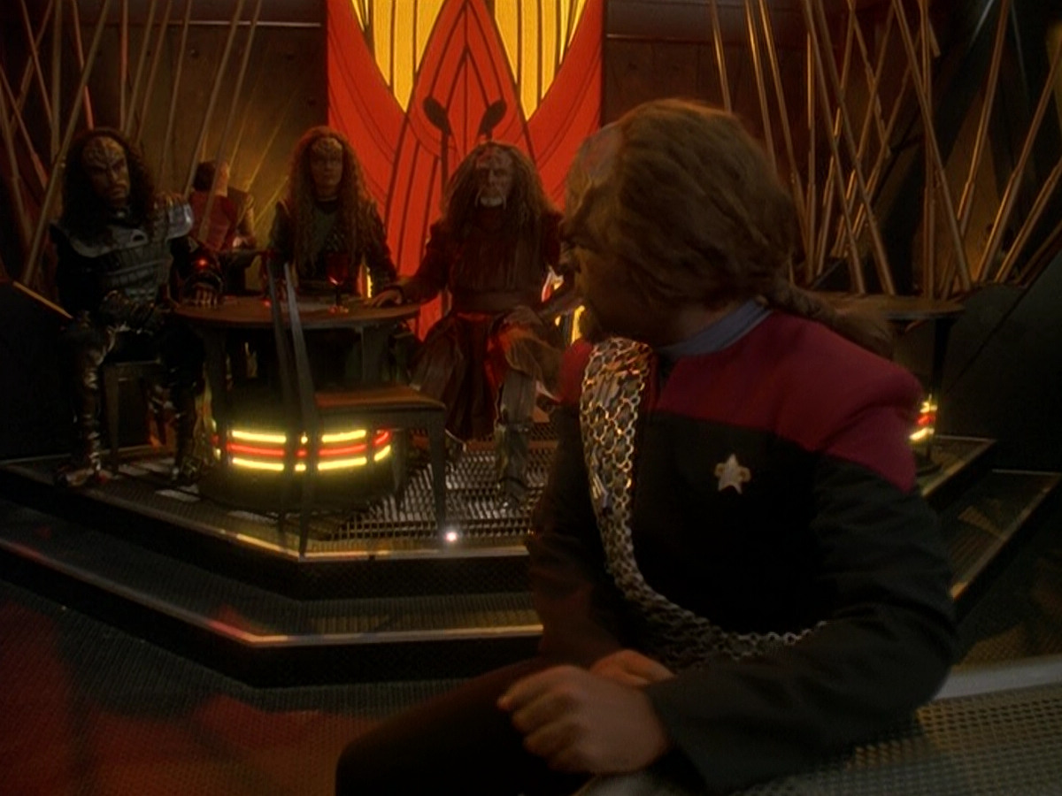 extant_StarTrek_DS9_5x03-LookingForparMachInAllTheWrongPlaces_01016.jpg