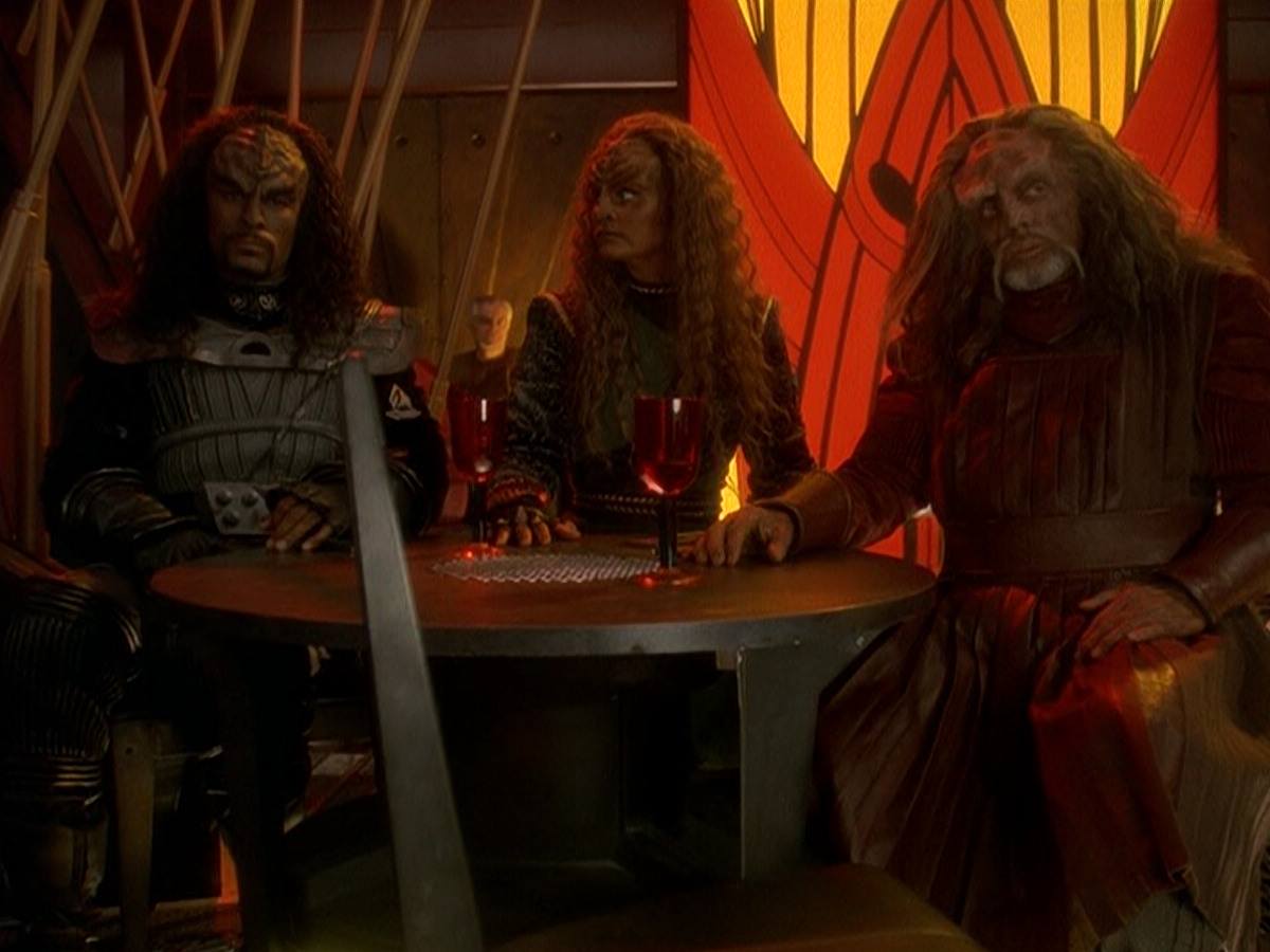extant_StarTrek_DS9_5x03-LookingForparMachInAllTheWrongPlaces_01025.jpg