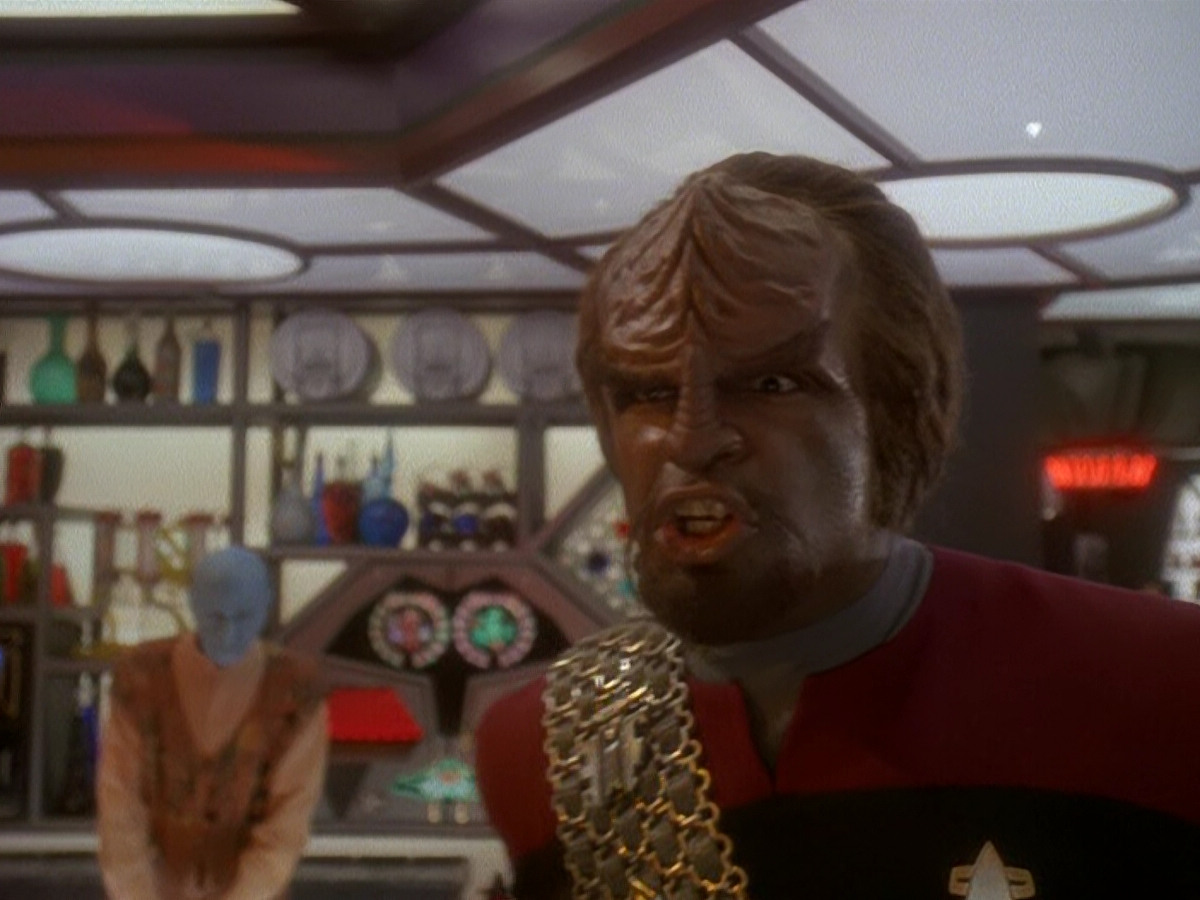 extant_StarTrek_DS9_5x03-LookingForparMachInAllTheWrongPlaces_01028.jpg