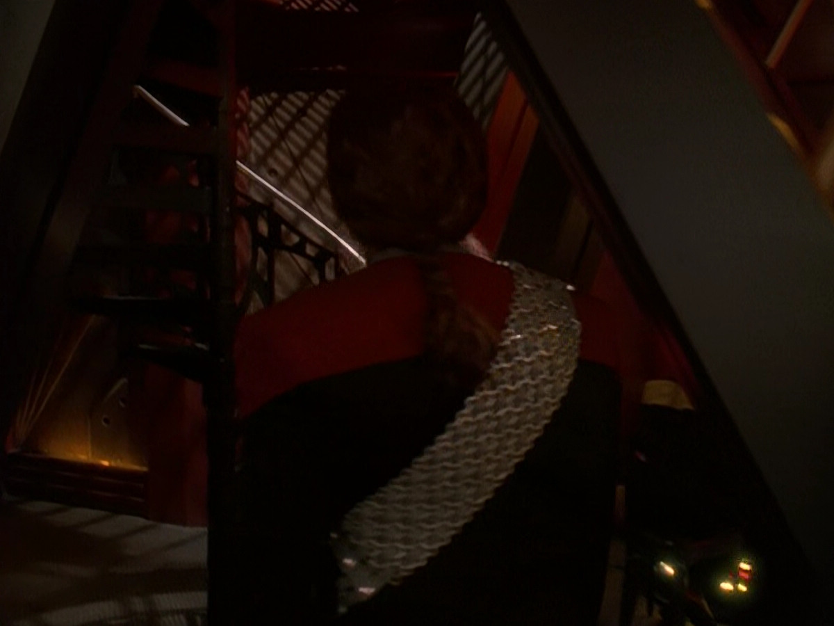 extant_StarTrek_DS9_5x03-LookingForparMachInAllTheWrongPlaces_01053.jpg