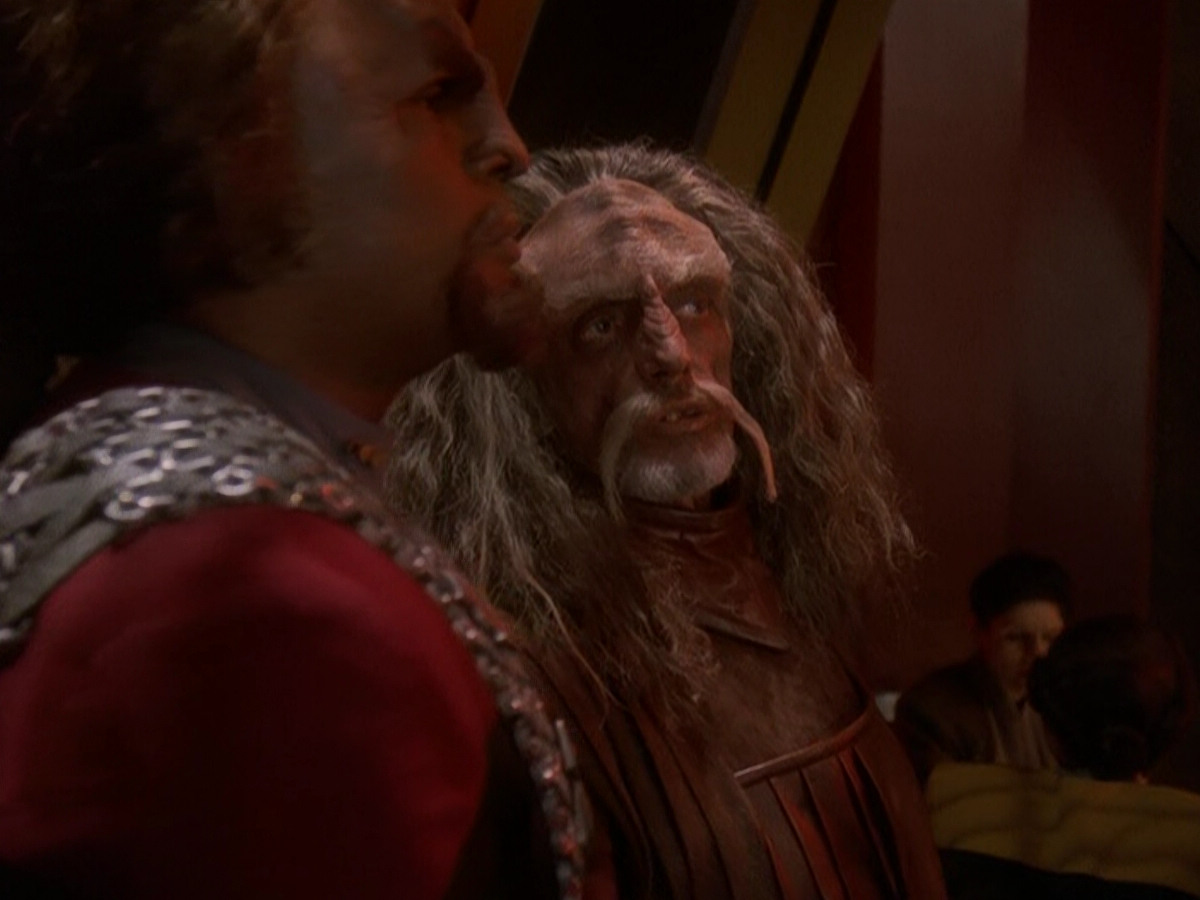extant_StarTrek_DS9_5x03-LookingForparMachInAllTheWrongPlaces_01059.jpg