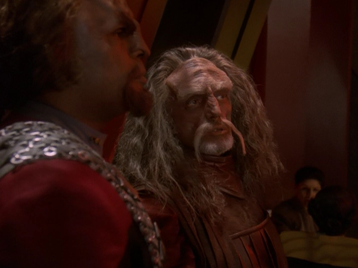 extant_StarTrek_DS9_5x03-LookingForparMachInAllTheWrongPlaces_01060.jpg