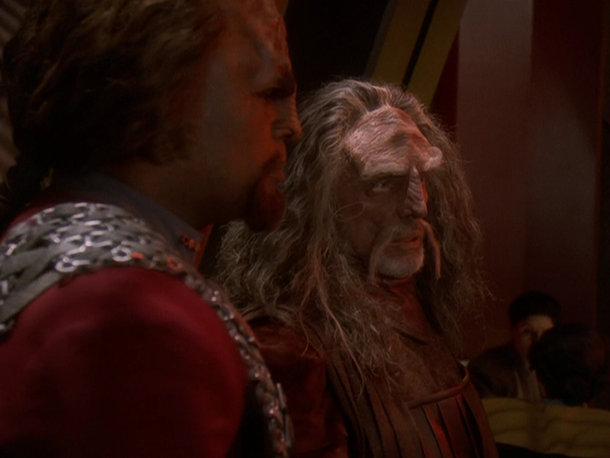 extant_StarTrek_DS9_5x03-LookingForparMachInAllTheWrongPlaces_01063.jpg