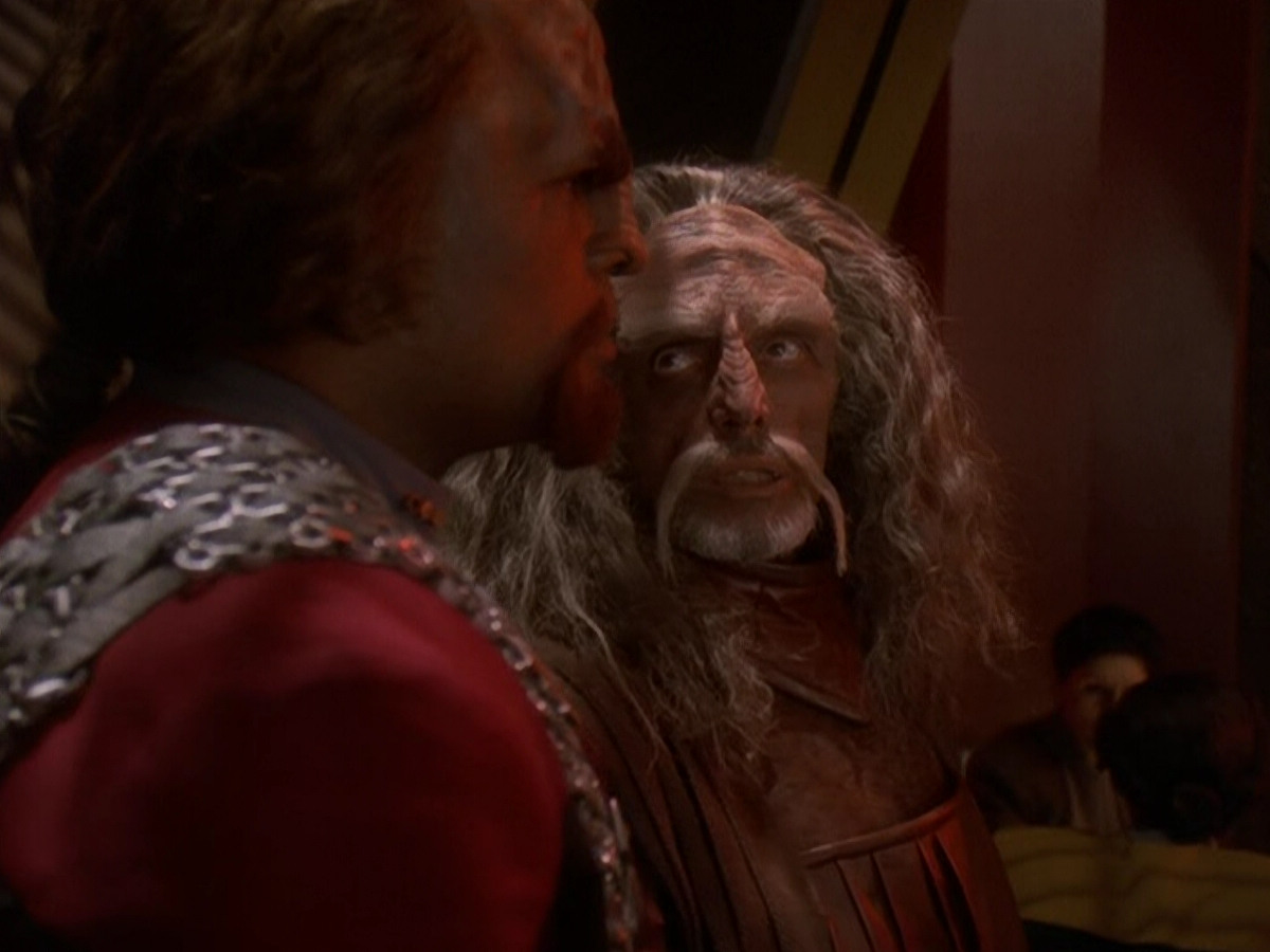extant_StarTrek_DS9_5x03-LookingForparMachInAllTheWrongPlaces_01064.jpg