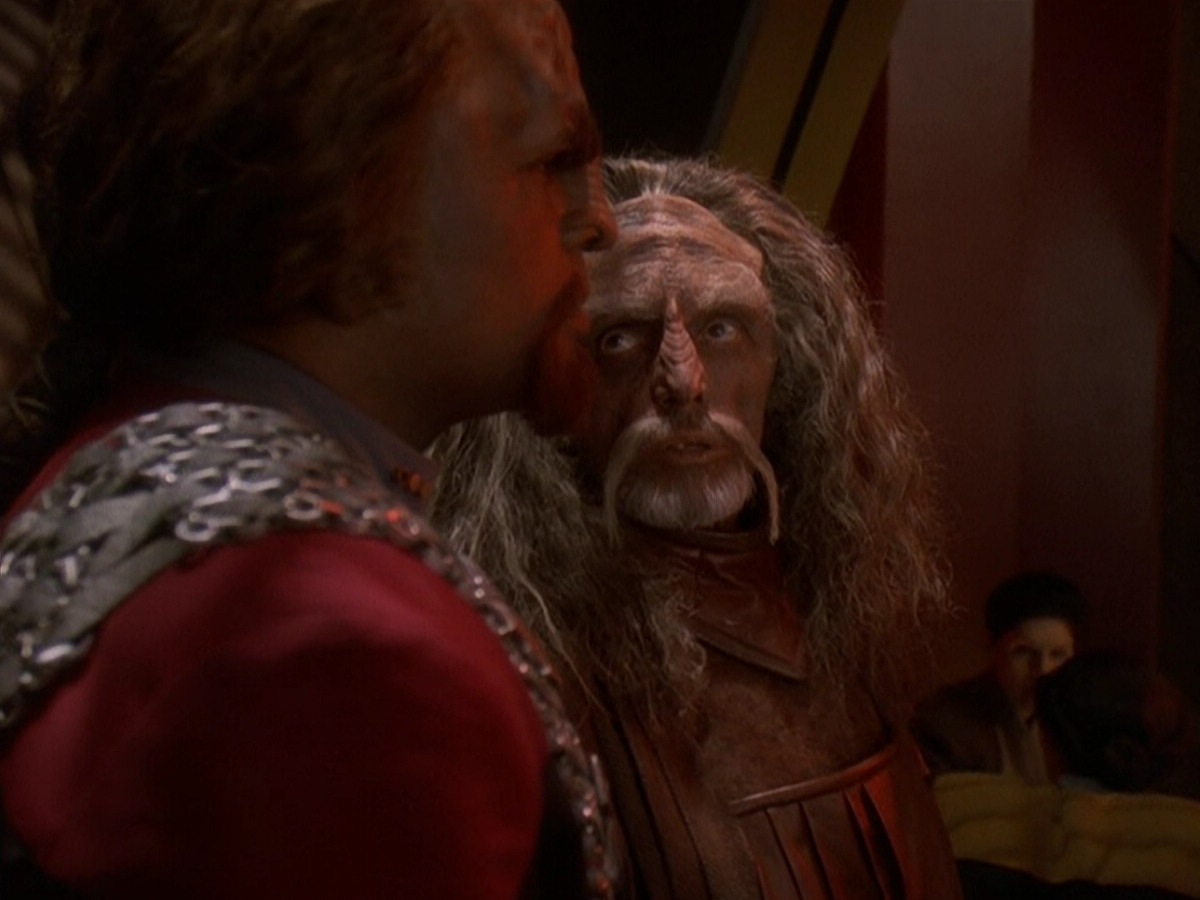 extant_StarTrek_DS9_5x03-LookingForparMachInAllTheWrongPlaces_01065.jpg