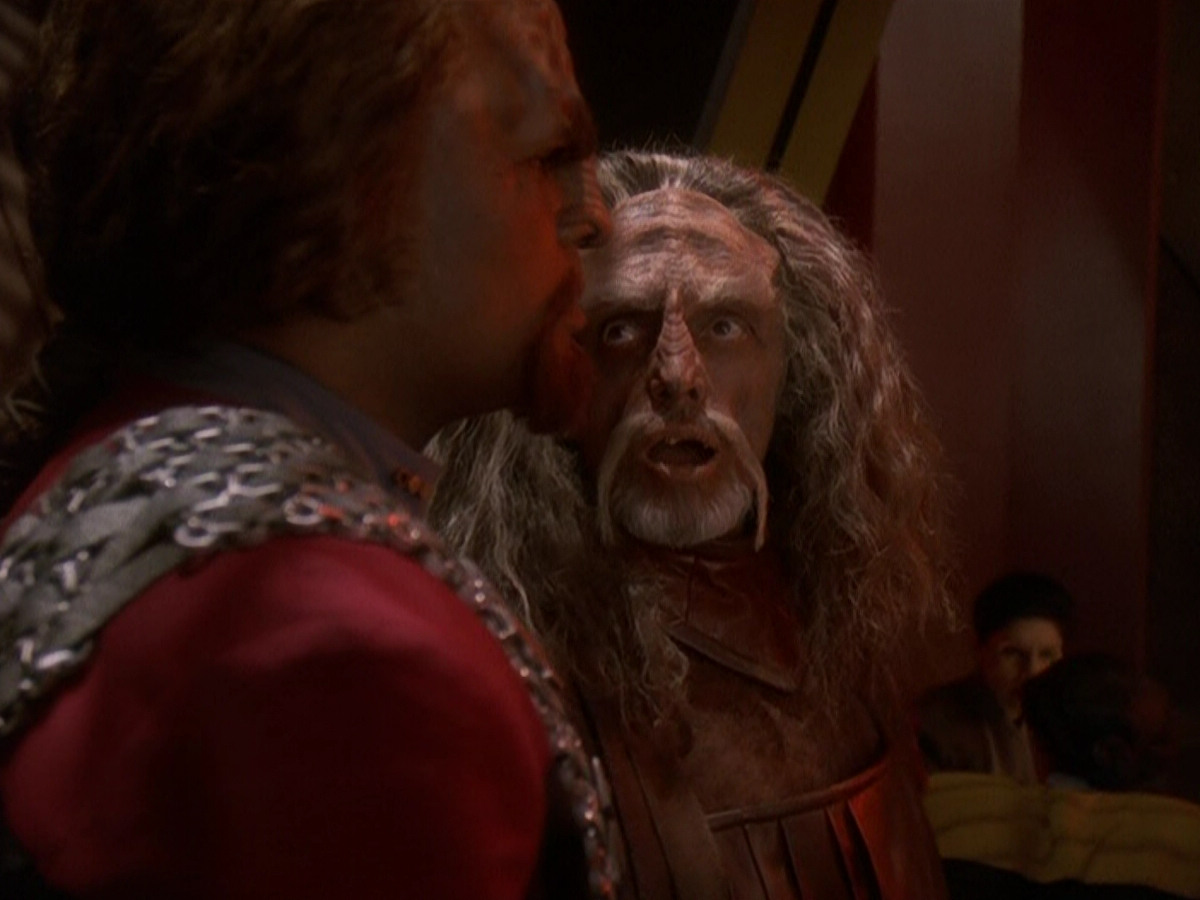extant_StarTrek_DS9_5x03-LookingForparMachInAllTheWrongPlaces_01066.jpg