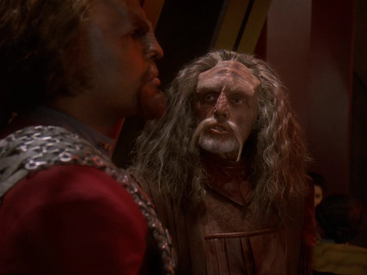 extant_StarTrek_DS9_5x03-LookingForparMachInAllTheWrongPlaces_01071.jpg