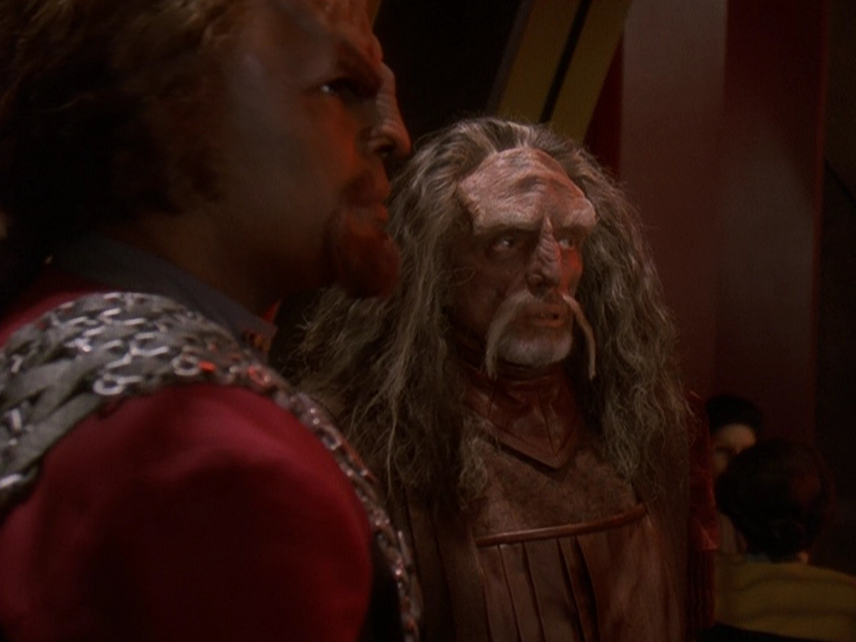 extant_StarTrek_DS9_5x03-LookingForparMachInAllTheWrongPlaces_01085.jpg