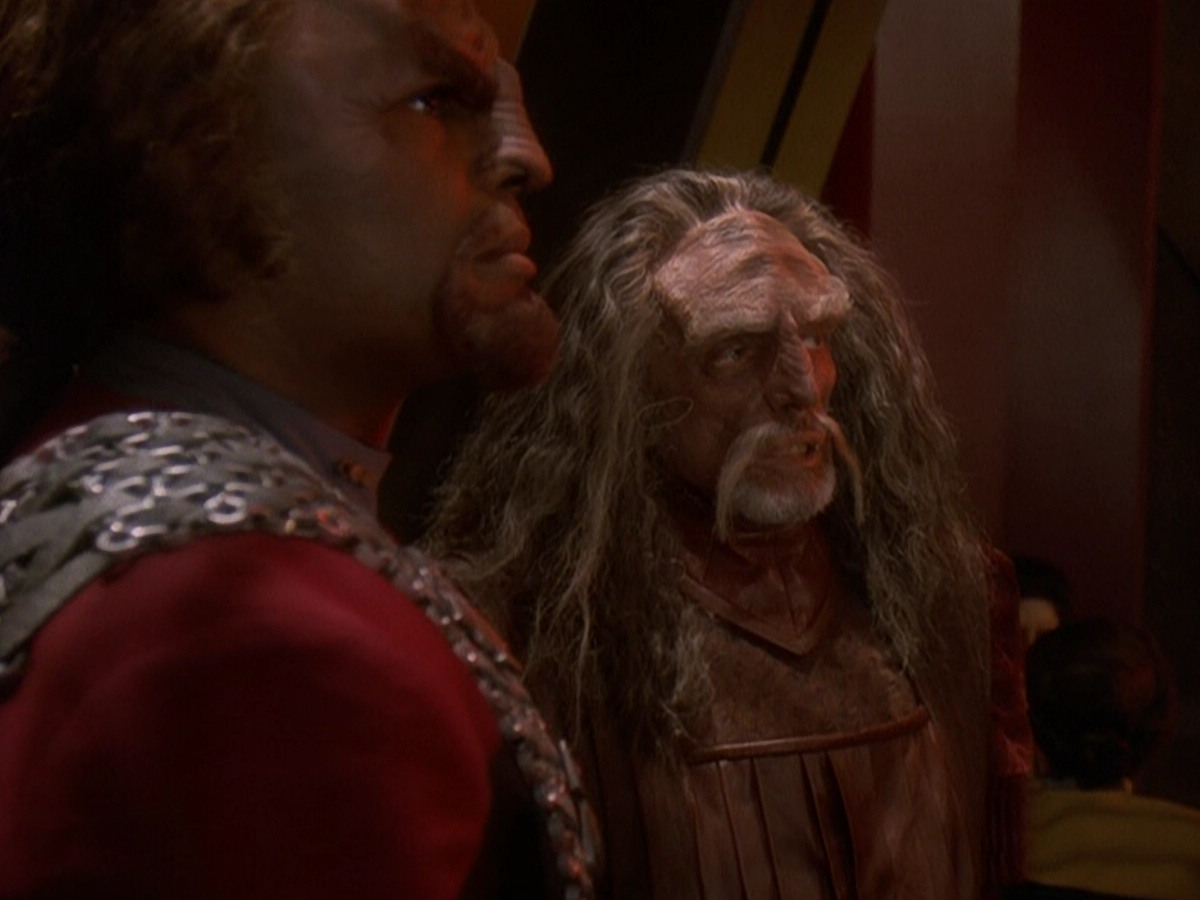 extant_StarTrek_DS9_5x03-LookingForparMachInAllTheWrongPlaces_01089.jpg