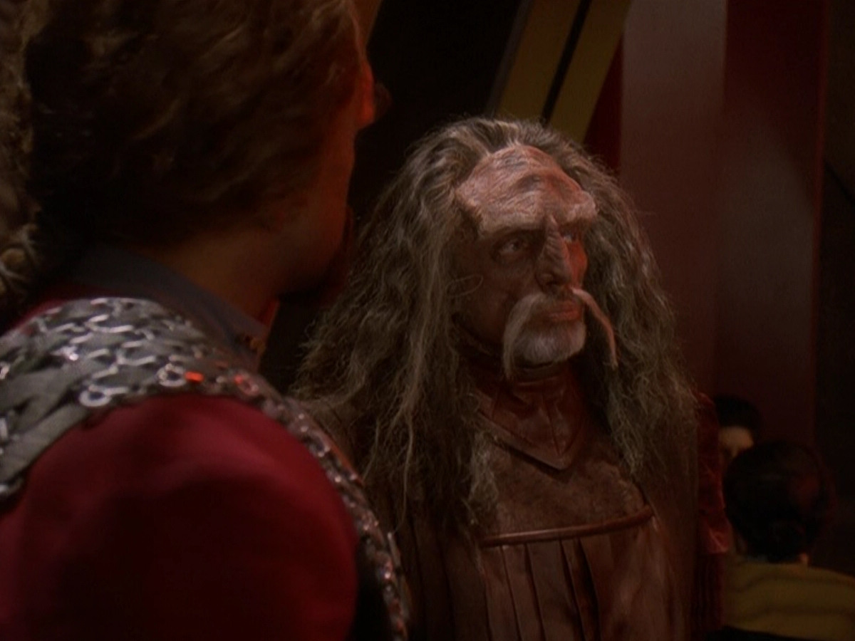 extant_StarTrek_DS9_5x03-LookingForparMachInAllTheWrongPlaces_01093.jpg