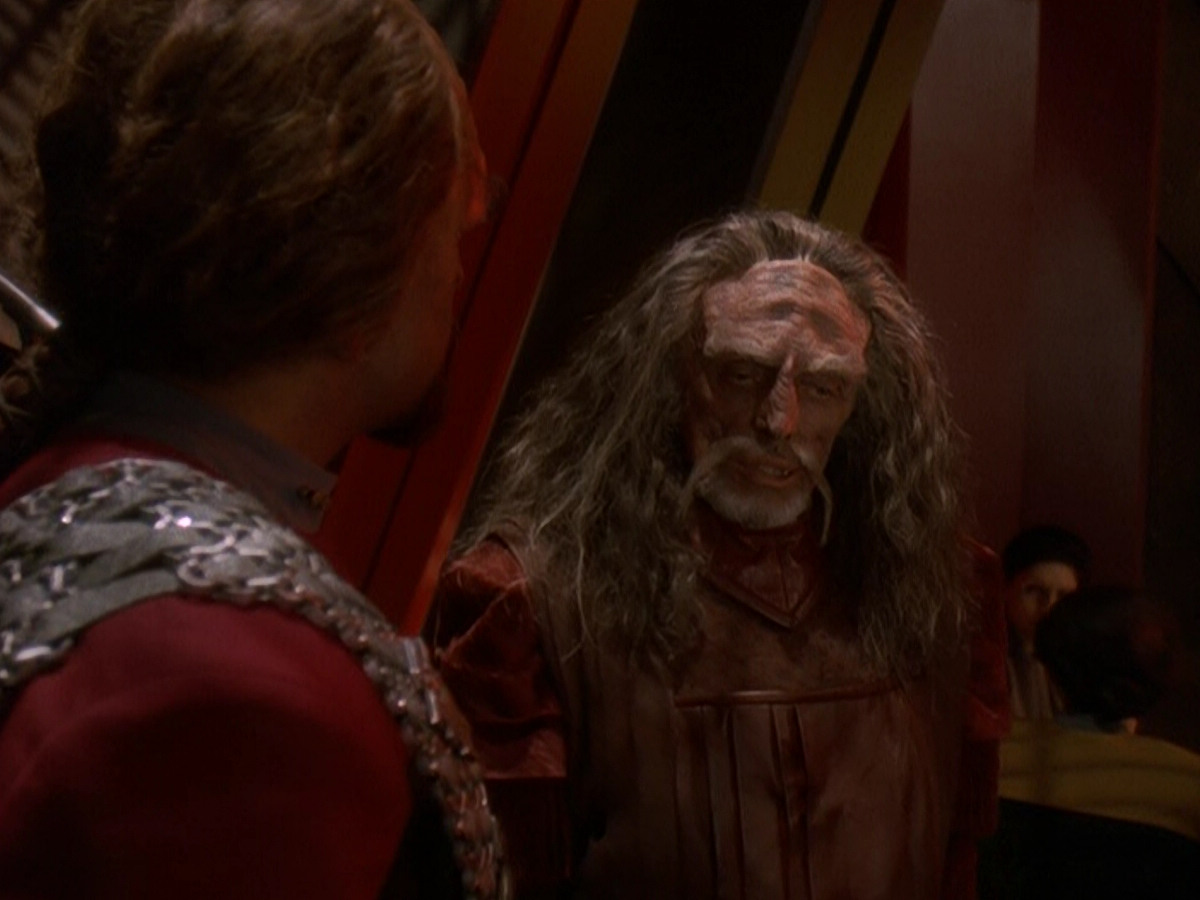 extant_StarTrek_DS9_5x03-LookingForparMachInAllTheWrongPlaces_01099.jpg