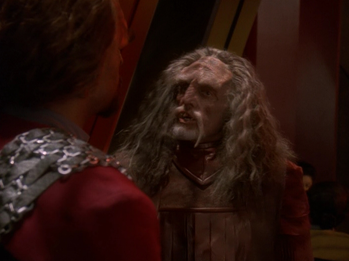 extant_StarTrek_DS9_5x03-LookingForparMachInAllTheWrongPlaces_01136.jpg