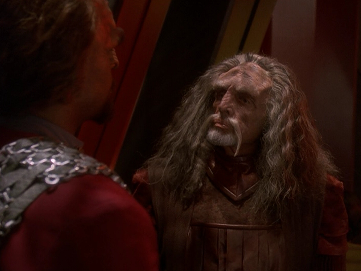extant_StarTrek_DS9_5x03-LookingForparMachInAllTheWrongPlaces_01139.jpg