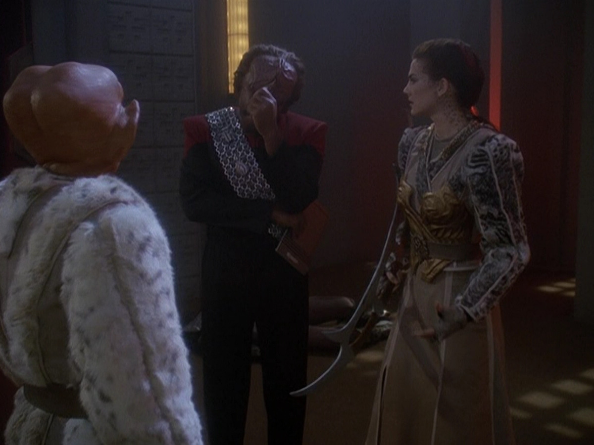extant_StarTrek_DS9_5x03-LookingForparMachInAllTheWrongPlaces_01949.jpg