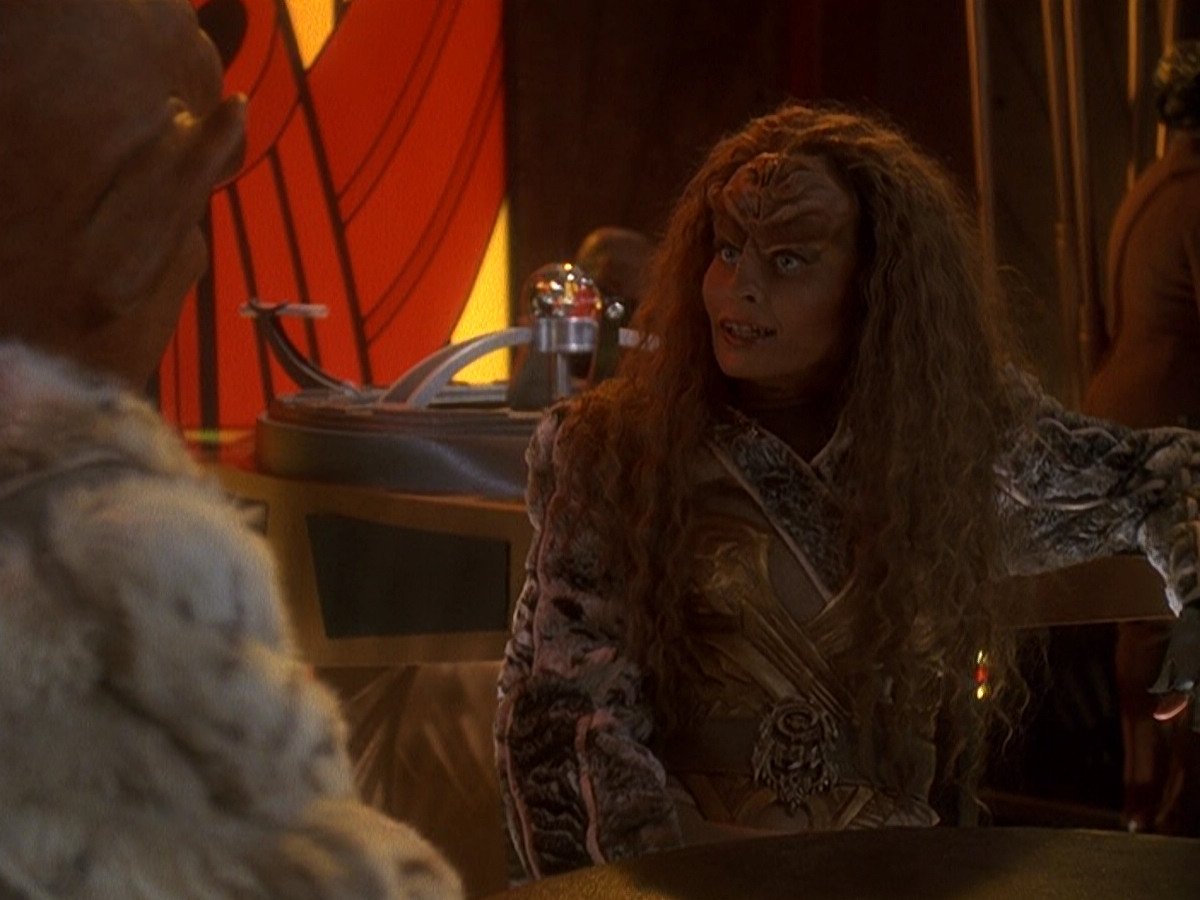 extant_StarTrek_DS9_5x03-LookingForparMachInAllTheWrongPlaces_02275.jpg
