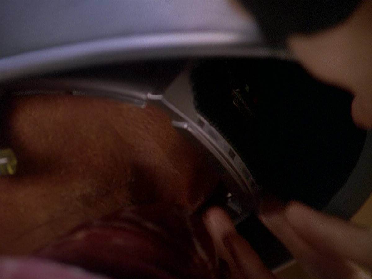 extant_StarTrek_DS9_5x03-LookingForparMachInAllTheWrongPlaces_02681.jpg
