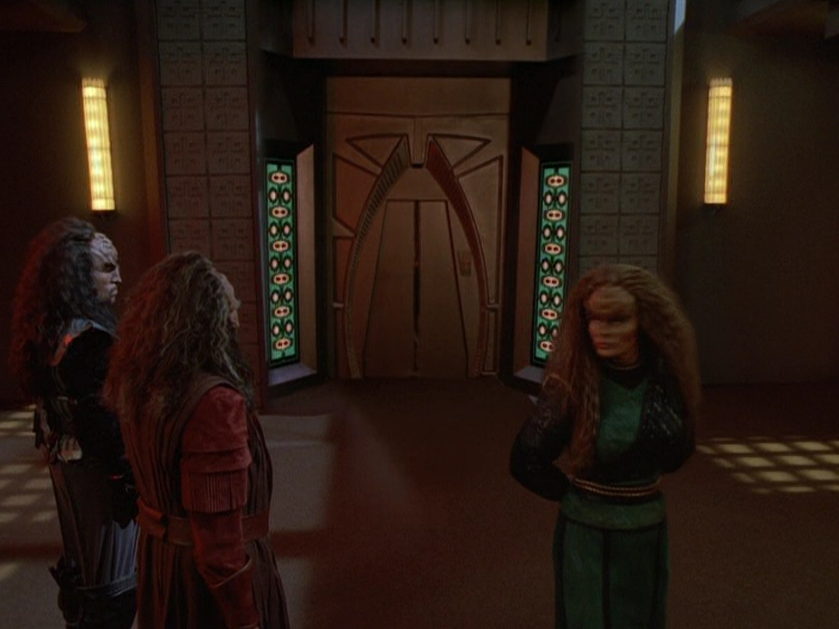 extant_StarTrek_DS9_5x03-LookingForparMachInAllTheWrongPlaces_02804.jpg