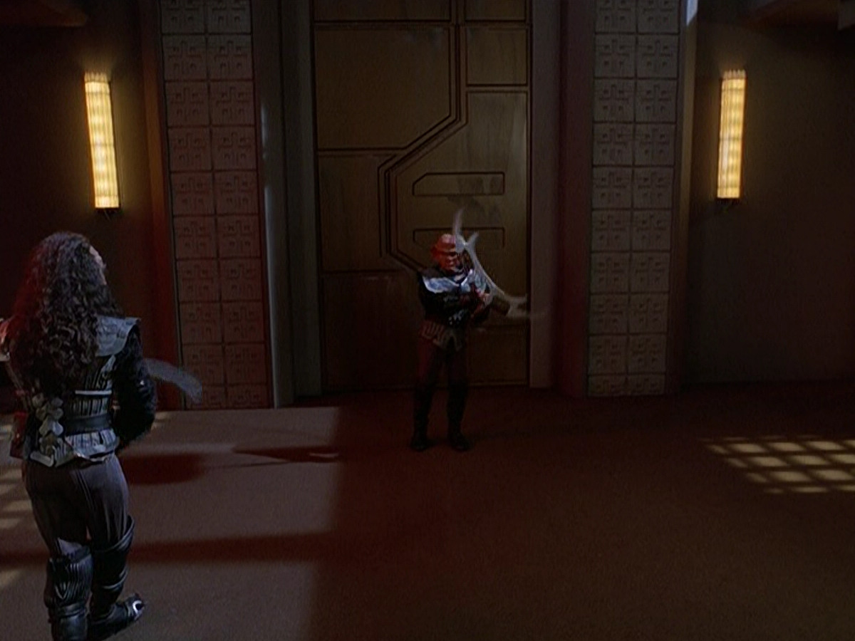 extant_StarTrek_DS9_5x03-LookingForparMachInAllTheWrongPlaces_02883.jpg