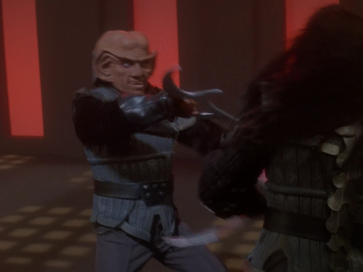 extant_StarTrek_DS9_5x03-LookingForparMachInAllTheWrongPlaces_02901.jpg