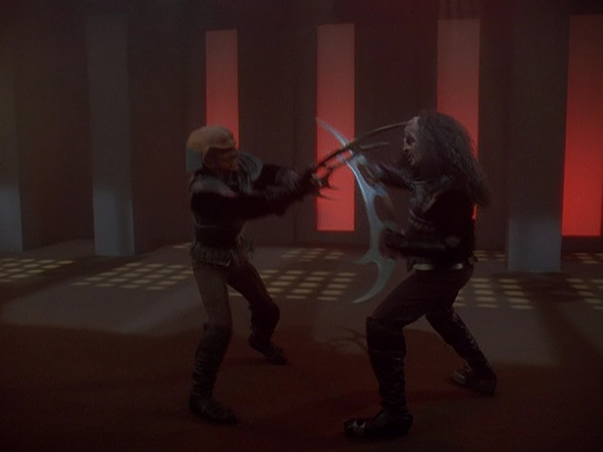 extant_StarTrek_DS9_5x03-LookingForparMachInAllTheWrongPlaces_02929.jpg