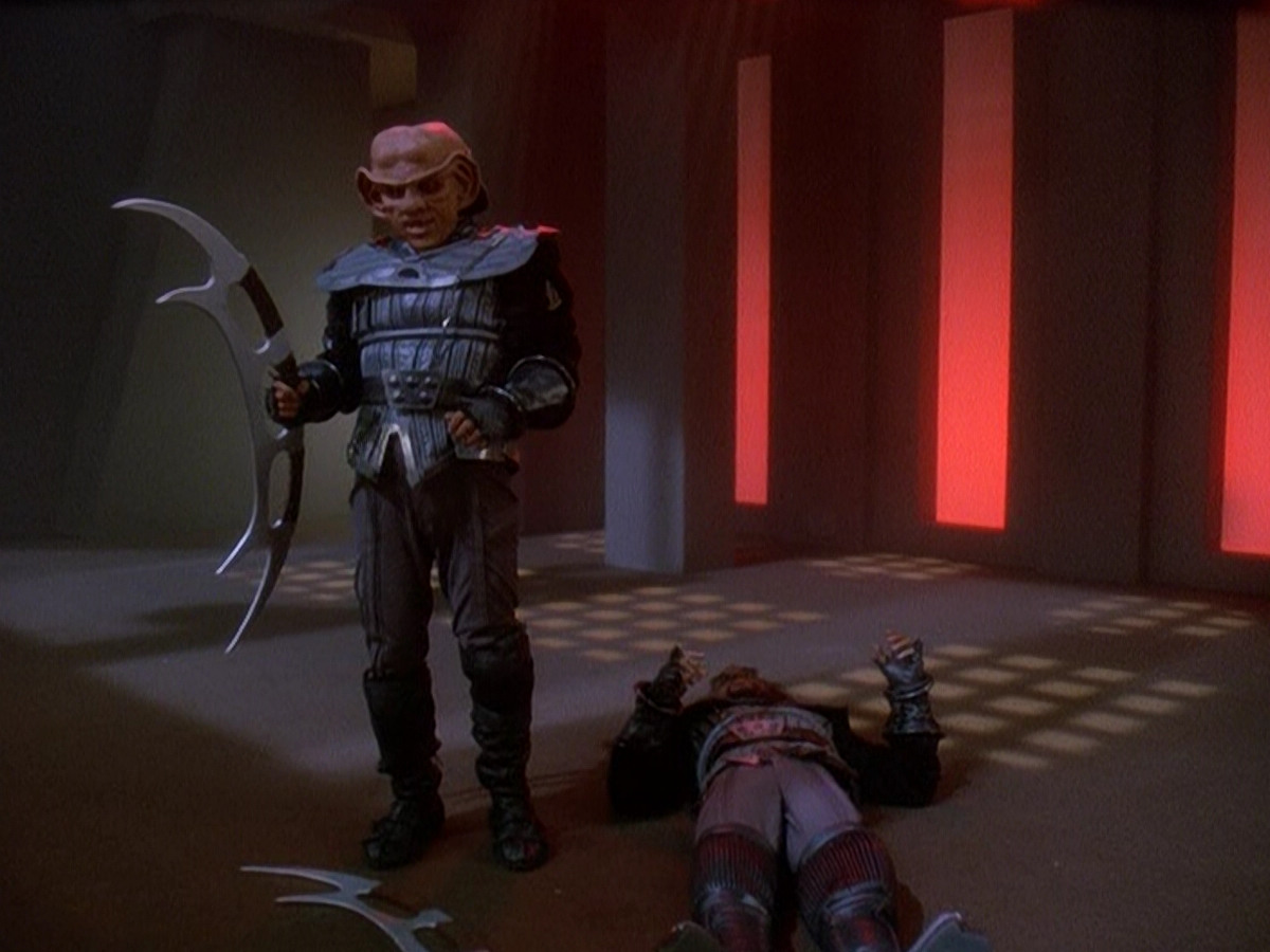 extant_StarTrek_DS9_5x03-LookingForparMachInAllTheWrongPlaces_03179.jpg