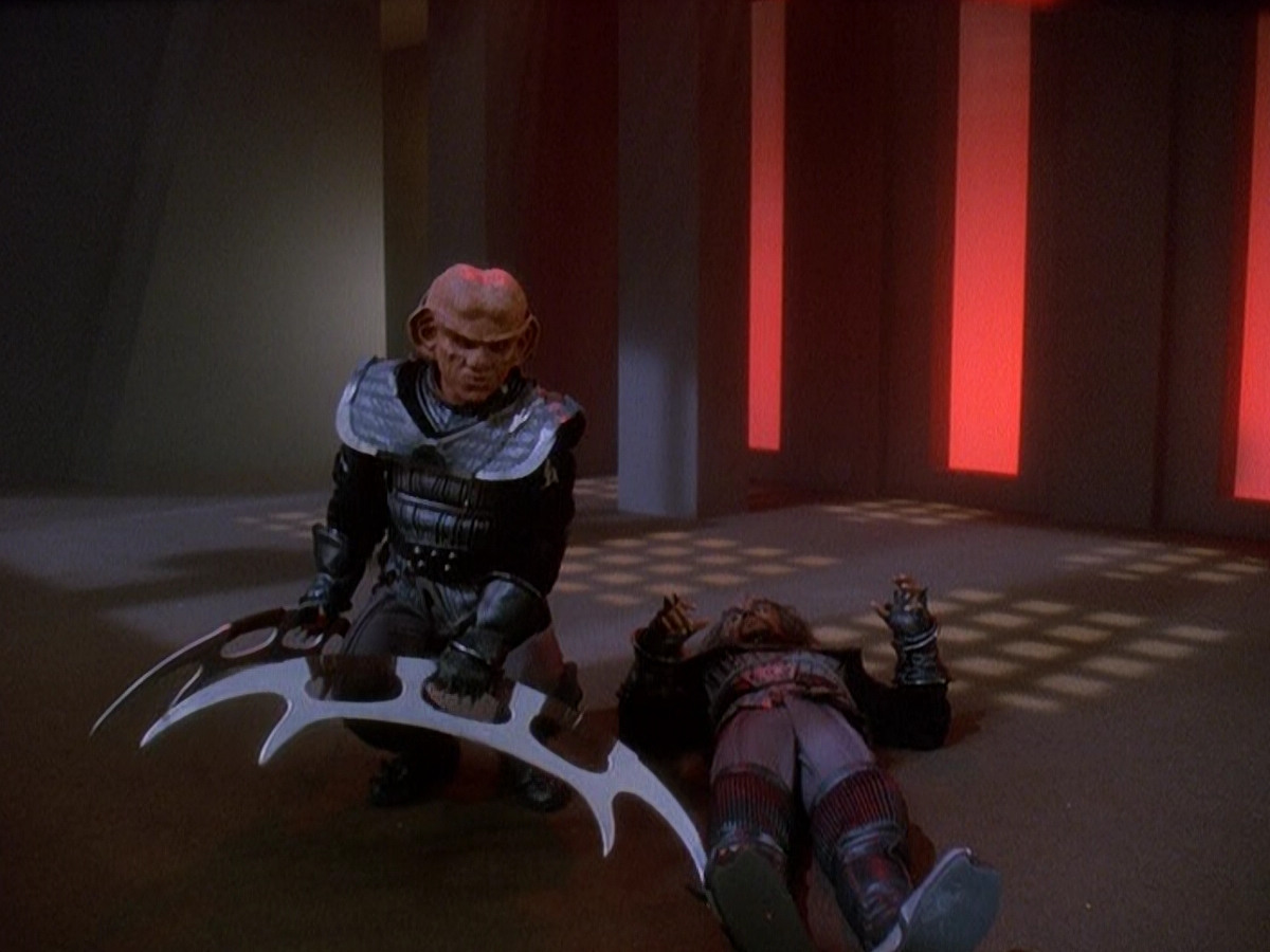 extant_StarTrek_DS9_5x03-LookingForparMachInAllTheWrongPlaces_03187.jpg