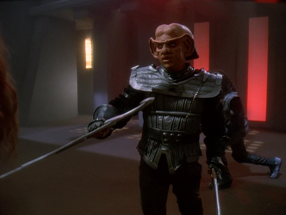 extant_StarTrek_DS9_5x03-LookingForparMachInAllTheWrongPlaces_03196.jpg