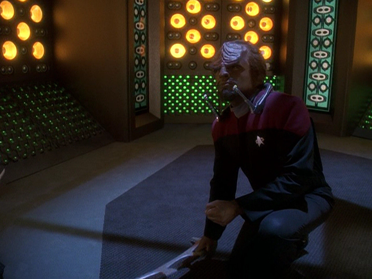 extant_StarTrek_DS9_5x03-LookingForparMachInAllTheWrongPlaces_03203.jpg