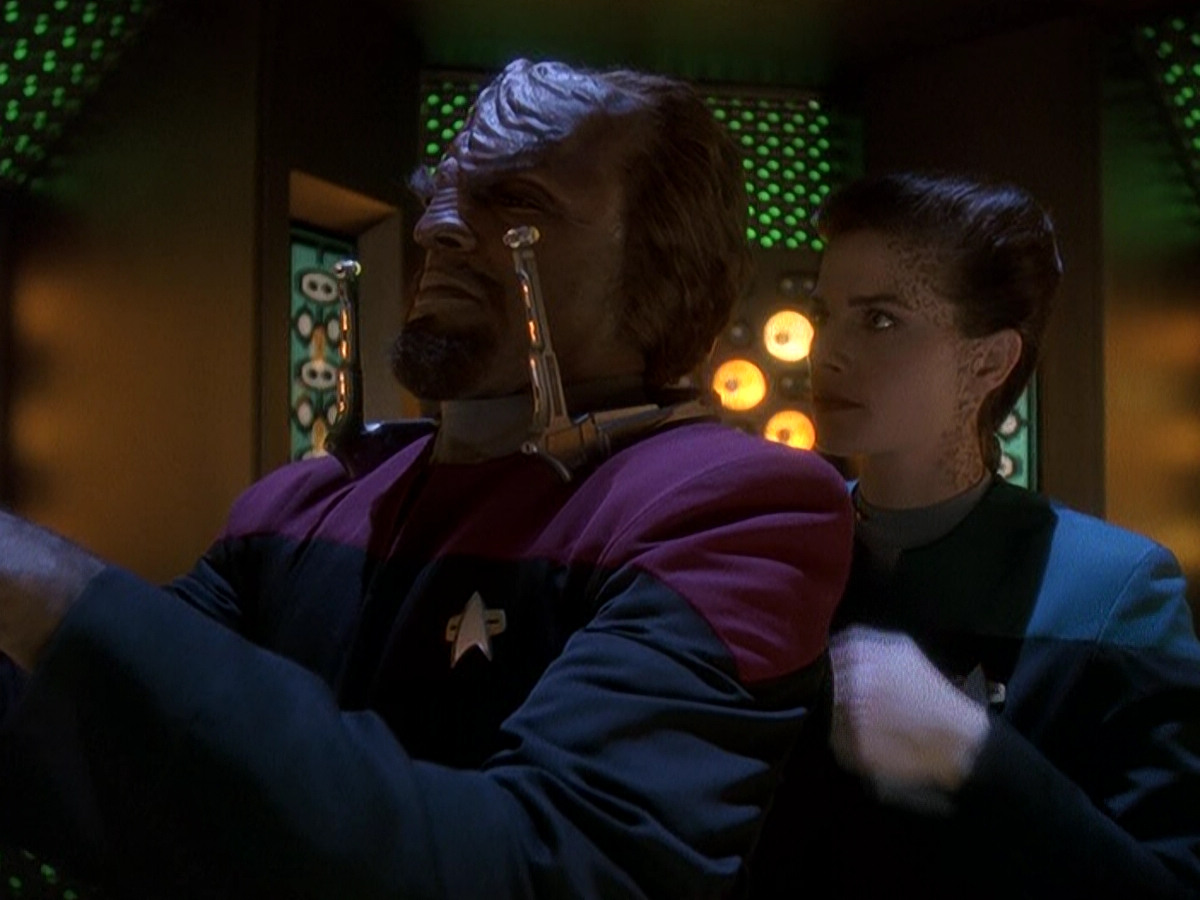 extant_StarTrek_DS9_5x03-LookingForparMachInAllTheWrongPlaces_03271.jpg