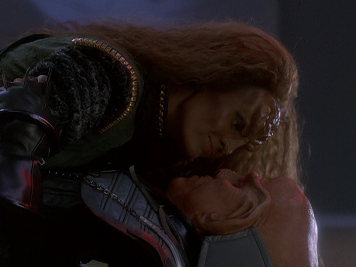 extant_StarTrek_DS9_5x03-LookingForparMachInAllTheWrongPlaces_03278.jpg