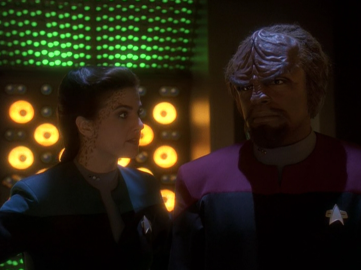 extant_StarTrek_DS9_5x03-LookingForparMachInAllTheWrongPlaces_03296.jpg