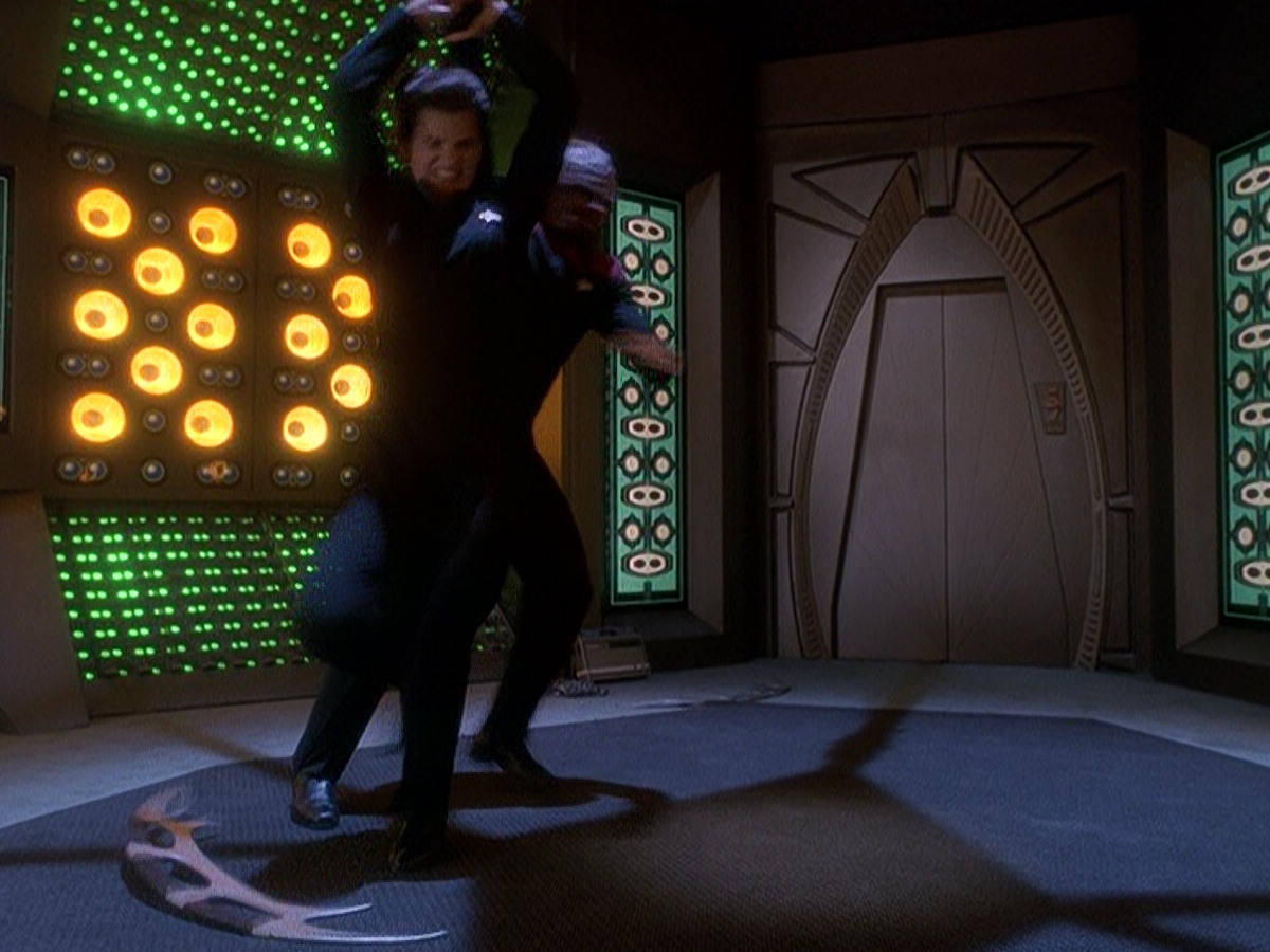 extant_StarTrek_DS9_5x03-LookingForparMachInAllTheWrongPlaces_03363.jpg
