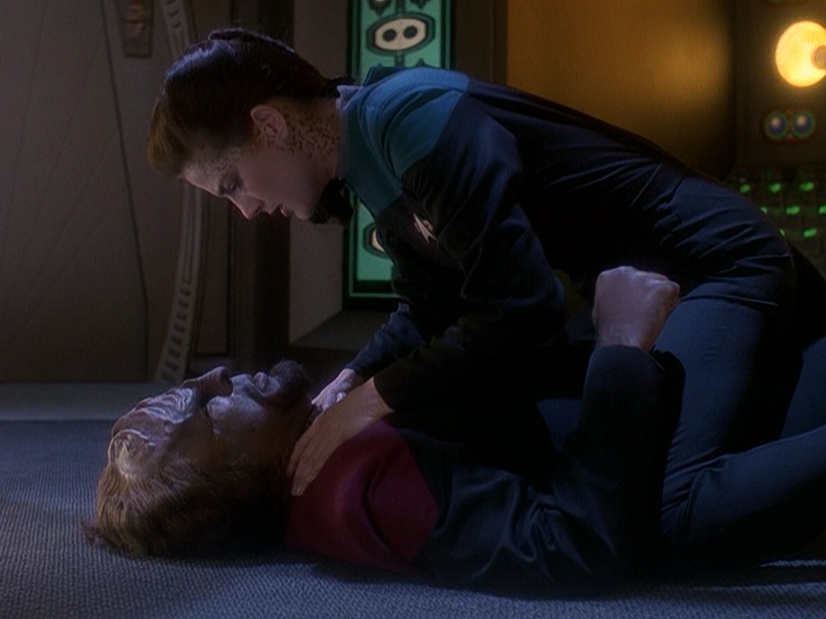 extant_StarTrek_DS9_5x03-LookingForparMachInAllTheWrongPlaces_03369.jpg