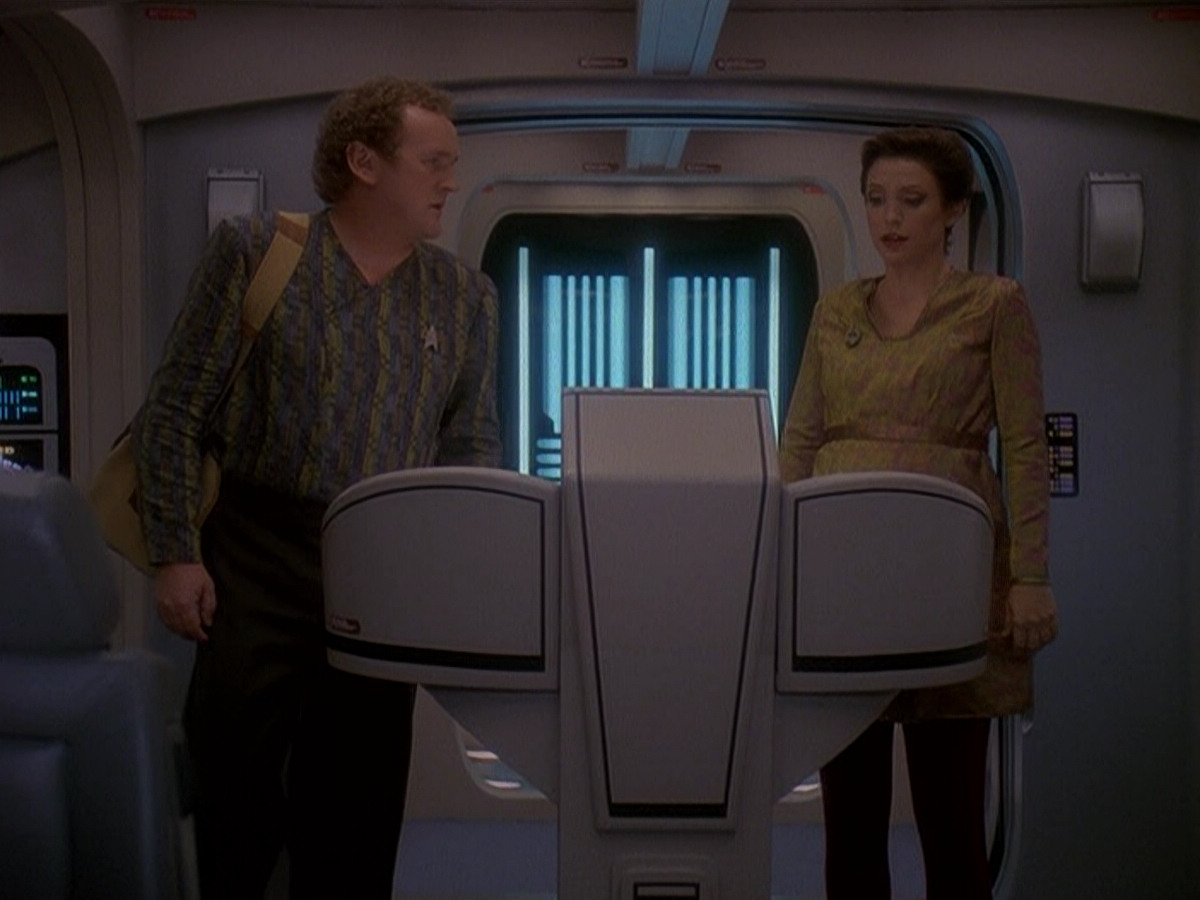 extant_StarTrek_DS9_5x03-LookingForparMachInAllTheWrongPlaces_03384.jpg