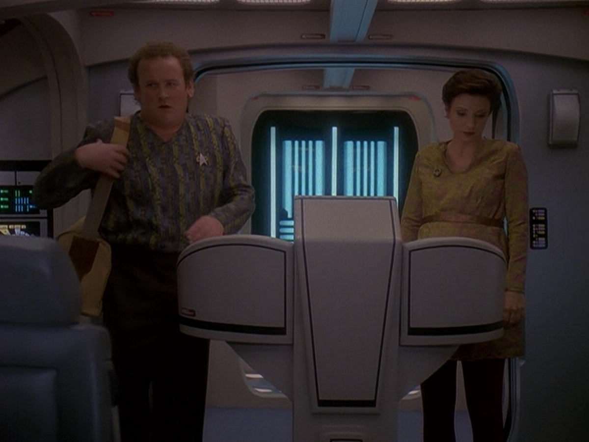 extant_StarTrek_DS9_5x03-LookingForparMachInAllTheWrongPlaces_03389.jpg
