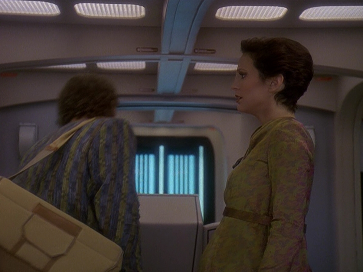 extant_StarTrek_DS9_5x03-LookingForparMachInAllTheWrongPlaces_03545.jpg