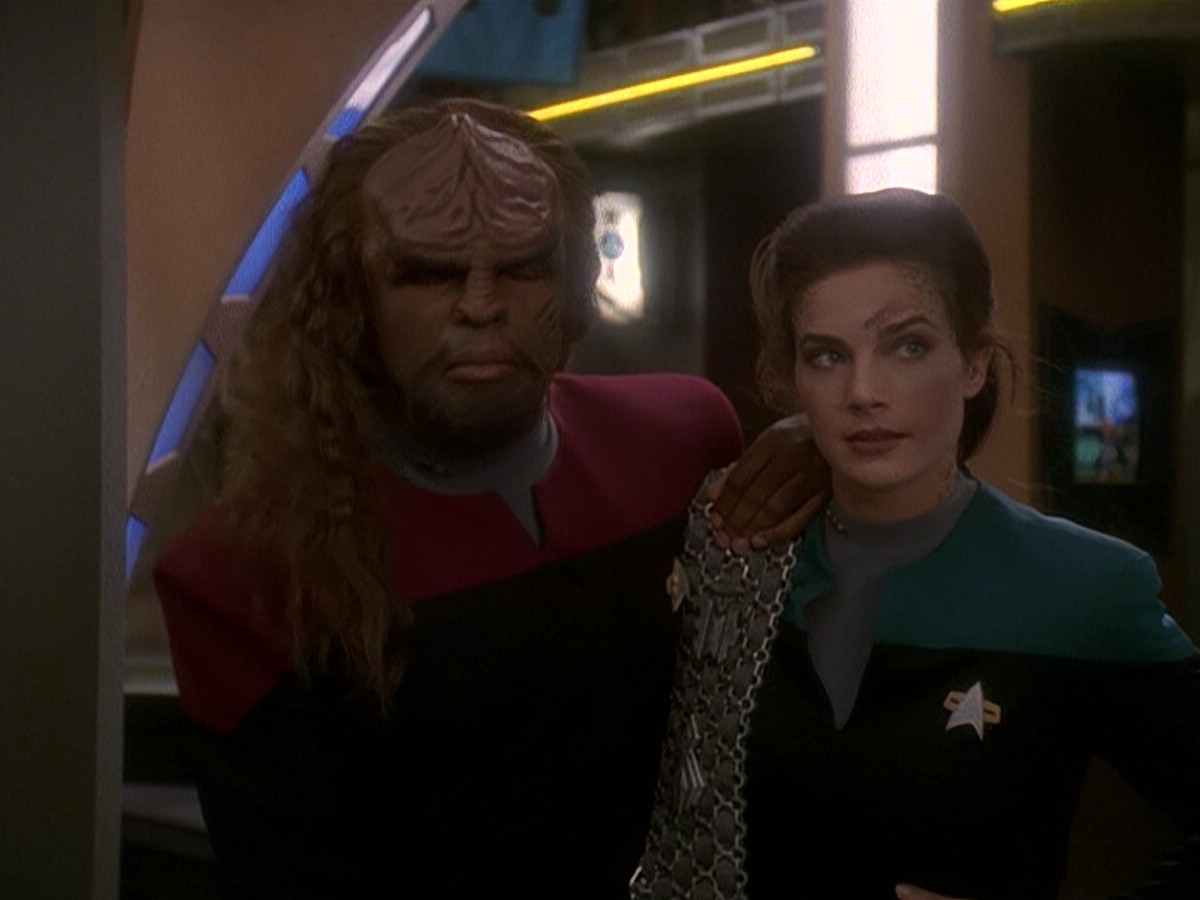 extant_StarTrek_DS9_5x03-LookingForparMachInAllTheWrongPlaces_03629.jpg